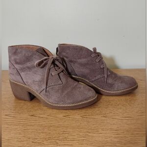 Universal Threads Lucia Boots Rubber Soles Vegan Suede - Size 6.5